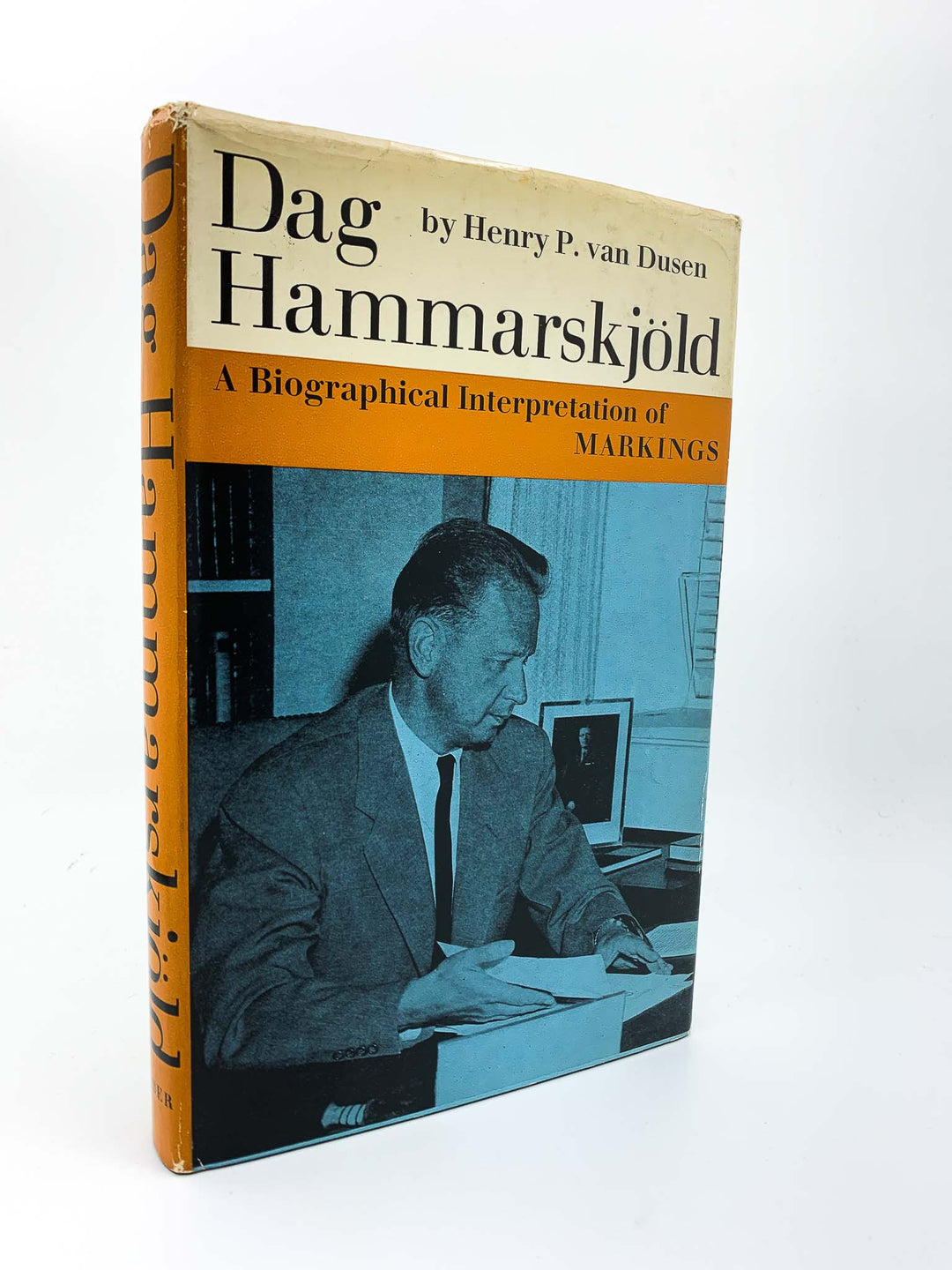 van Dusen, Henry P - Dag Hammarskjold : A Biographical Interpretation of Markings | front cover. Published by Faber & Faber Limited in 1967. Hardcover.  Condition:  Near Fine/Very Good +