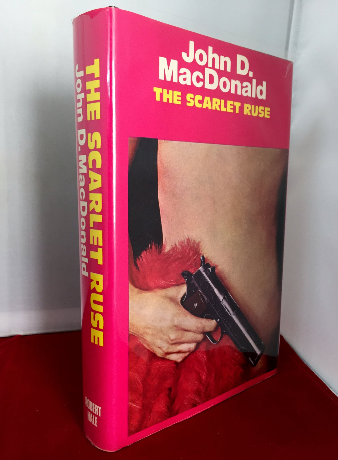 MacDonald, John D - The Scarlet Ruse | back cover