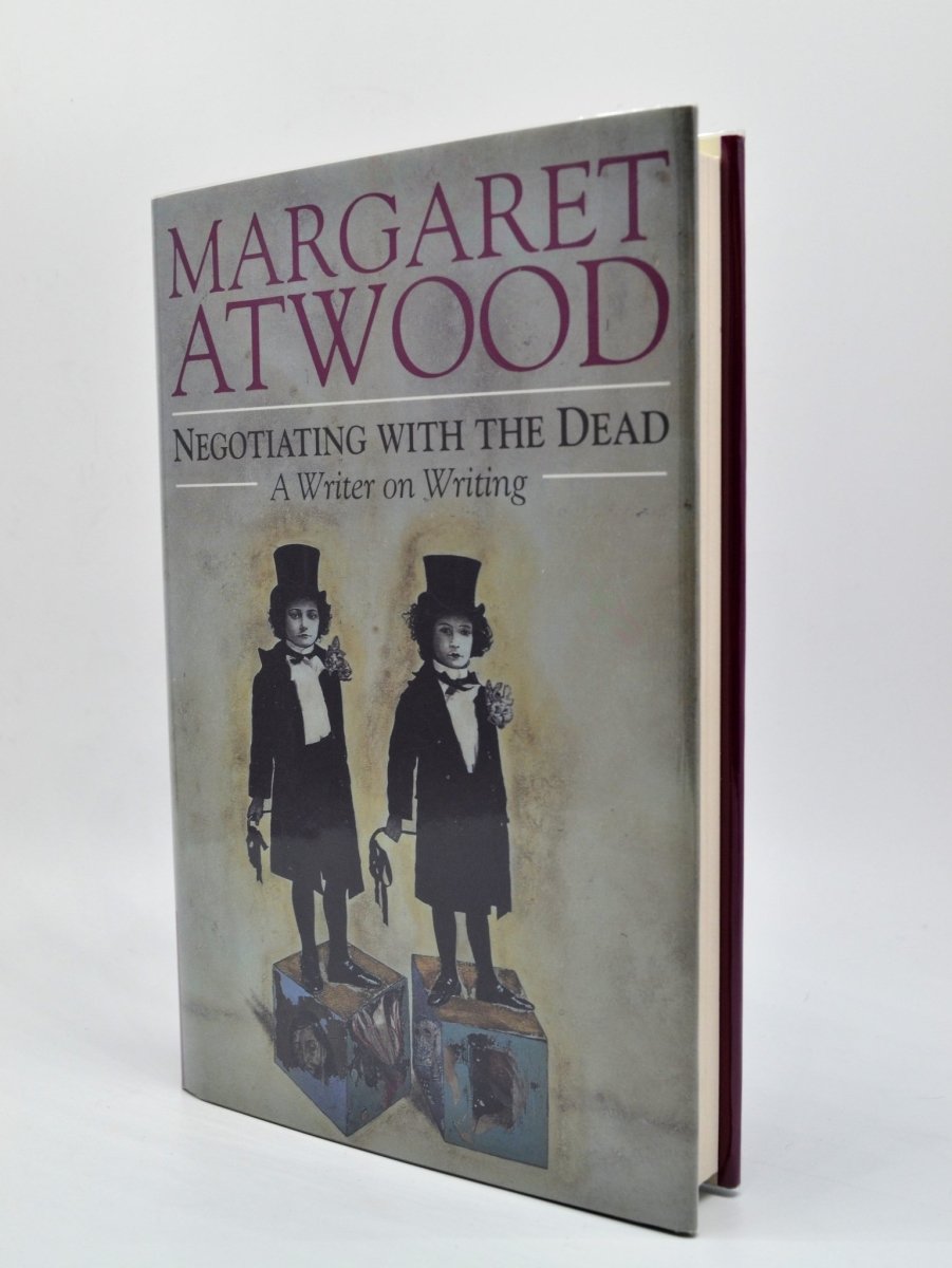 Atwood, Margaret - Negotiating with the Dead | front cover
