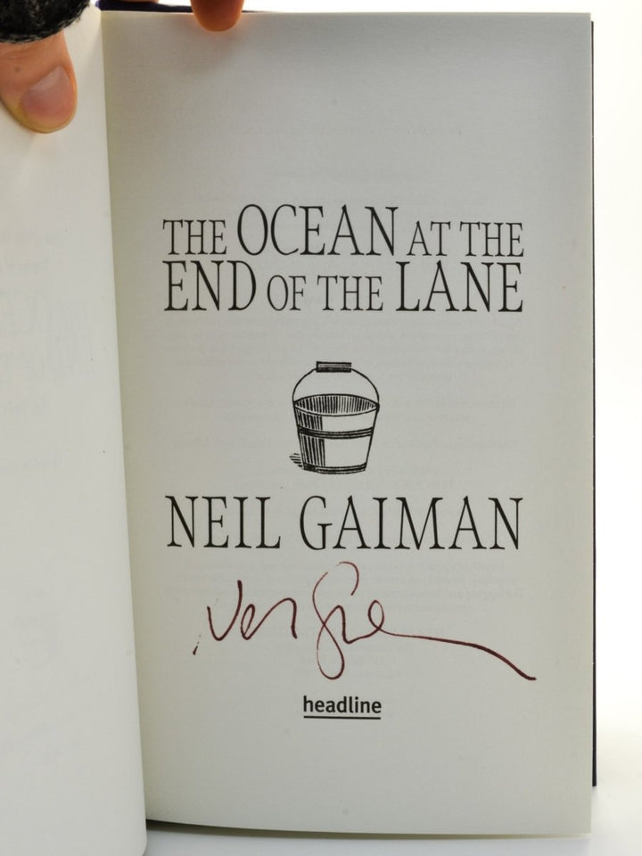 Gaiman, Neil - The Ocean at the End of the Lane - SIGNED limited edition | signature page