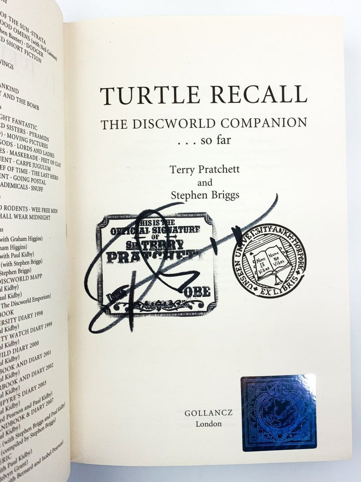 Pratchett, Terry - Turtle Recall : The Discworld Companin ... so far - SIGNED | signature page